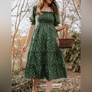Hill House Home Nesli nap dress in emerald trellis